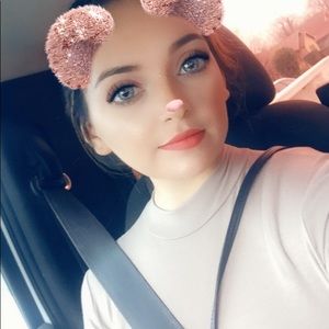 Meet your Posher, Cassandra